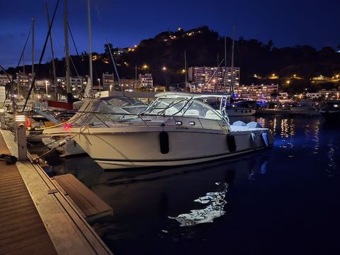 Edgewater 335EX Express de nit al port